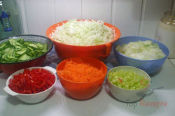 Zubereitung des Rezepts Eingemachter Weißkohl-Paprika-Möhren-Salat, schritt 1