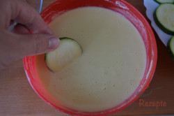 Zubereitung des Rezepts Zucchini im Bier-Teigmantel und Knoblauchsoße, schritt 3