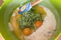 Zubereitung des Rezepts Zucchini-Gugelhupf mit Nüssen, schritt 2