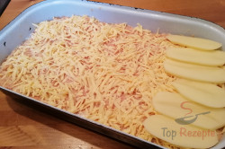 Zubereitung des Rezepts Geschichteter Kartoffel-Hack-Käse-Auflauf, der besser schmeckt als gewöhnliche Kartoffelaufläufe, schritt 1
