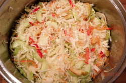 Zubereitung des Rezepts Eingelegter Paprika-Möhren-Kohlsalat mit fantastischem Geschmack und ohne Einkochen, schritt 1