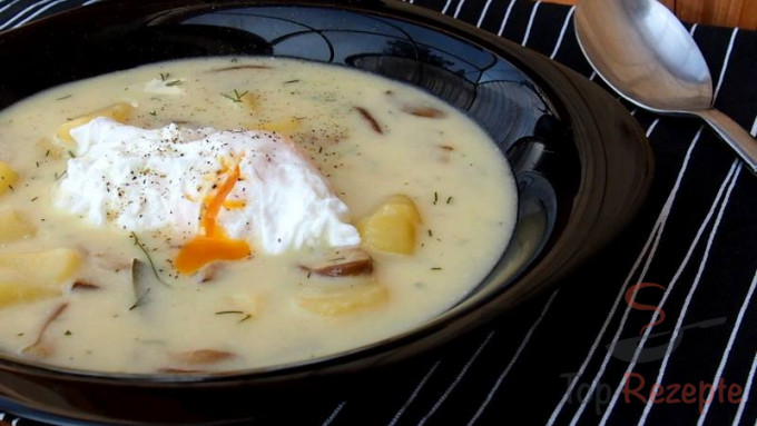Böhmische Pilzsuppe mit pochiertem Ei (Tassenrezept)