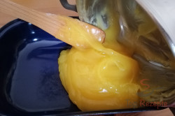 Zubereitung des Rezepts Leckere hausgemachte Orangen-Fruchtgummi für Eure Kinder – in nur 15 Minuten zubereitet, schritt 2