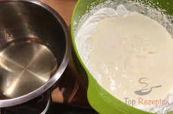 Zubereitung des Rezepts Saure-Sahne-Kondensmilch-Kuchen ohne Backen und in 15 Minuten gemacht, schritt 4