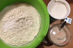 Zubereitung des Rezepts Brot-Ersatz aus der Tasse. Fladen mit Naturjoghurt, die auch AnfängerInnen zubereiten können., schritt 2