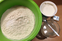 Zubereitung des Rezepts Brot-Ersatz aus der Tasse. Fladen mit Naturjoghurt, die auch AnfängerInnen zubereiten können., schritt 1