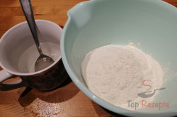 Zubereitung des Rezepts Wasser, Mehl und Öl. Ein Brot-Ersatz in wenigen Minuten., schritt 1