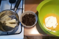 Zubereitung des Rezepts Schokoladen-Gugelhupf mit Walnüssen – mit FOTOANLEITUNG, schritt 2