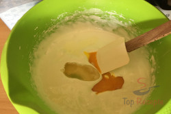 Zubereitung des Rezepts Leckerer Kuchen mit Pudding und einer Creme aus saurer Sahne, schritt 2