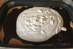 Zubereitung des Rezepts Leckerer Kuchen mit Pudding und einer Creme aus saurer Sahne, schritt 7