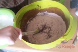 Zubereitung des Rezepts Schokoladen-Gugelhupf mit Walnüssen – mit FOTOANLEITUNG, schritt 9