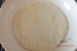 Zubereitung des Rezepts Schnelle Knoblauch-Fladen mit Käse gefüllt, schritt 4
