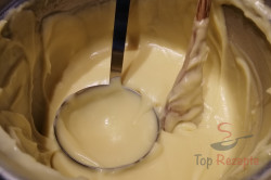 Zubereitung des Rezepts Die besten Honigschnitten mit karamellisierter Kondensmilch, schritt 2