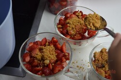 Zubereitung des Rezepts Erdbeer-Dessert im Glas mit Quark, schritt 4