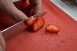 Zubereitung des Rezepts Erdbeer-Dessert im Glas mit Quark, schritt 2