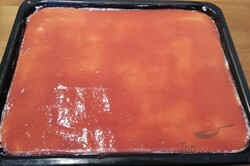 Zubereitung des Rezepts Schneewittchen - Erfrischender Erdbeer-Quark-Kuchen ohne Backen, schritt 3