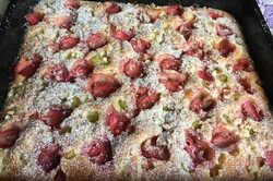 Zubereitung des Rezepts Saftiger Erdbeer-Rhabarber-Kuchen mit Quark, schritt 7