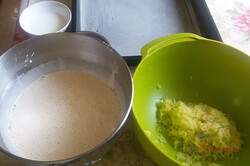 Zubereitung des Rezepts Marmorierter Zucchini-Kuchen – mit FOTOANLEITUNG, schritt 2