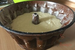 Sehr leckerer und saftiger Gugelhupf mit Kokosraspeln – ein Tassenrezept, schritt 3