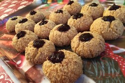Zarte Mandelkugeln mit Marmelade – ein traditionelles Weihnachtsrezept, schritt 9