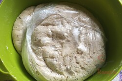 Knuspriges hausgemachtes Brot ohne Kneten – Tassenrezept, schritt 6