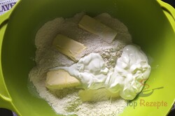 Zubereitung des Rezepts Leckere Quark-Taschen aus saurer Sahne – schnell gemacht und ohne Hefe, schritt 2