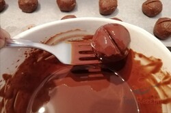 Zubereitung des Rezepts Schoko-Nuss-Kaffeebohnen in Schokolade – ohne Backen, schritt 3