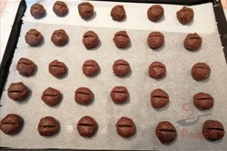 Zubereitung des Rezepts Schoko-Nuss-Kaffeebohnen in Schokolade – ohne Backen, schritt 2