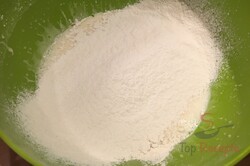 Zubereitung des Rezepts Unwiderstehliche Kokoswürfel - aus nur einem Ei, schritt 4