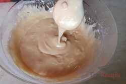 Zubereitung des Rezepts Saftiger Joghurt-Gugelhupf mit Äpfeln, schritt 2