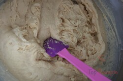 Zubereitung des Rezepts Spritzkuchen de luxe mit Vanillecreme, Schlagsahne und Schokoladenglasur, schritt 3