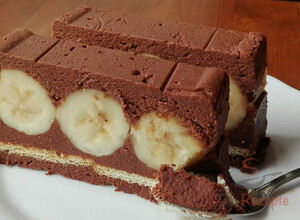 Rezept Bananen-Schokoladen-Traum - Sahne-Schnitte mit Schokoladen-Creme und Banane