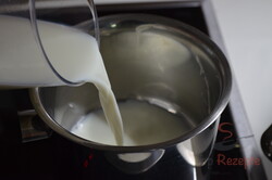 Zubereitung des Rezepts Zarte Grieß-Pudding-Schnitten – ohne Backen, schritt 1