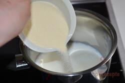 Zubereitung des Rezepts Zarte Grieß-Pudding-Schnitten – ohne Backen, schritt 2