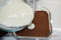 Zubereitung des Rezepts Erdbeerdessert mit Joghurt und Kakaokeksen - ohne Backen, schritt 6
