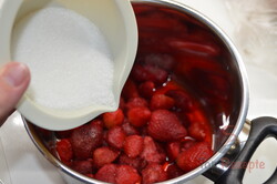 Zubereitung des Rezepts Erdbeerdessert mit Joghurt und Kakaokeksen - ohne Backen, schritt 7