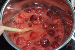 Zubereitung des Rezepts Erdbeerdessert mit Joghurt und Kakaokeksen - ohne Backen, schritt 8