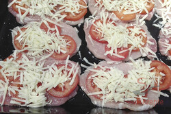Zubereitung des Rezepts Überbackene Schweineschnitzel mit Pilzen und Tomaten, schritt 3