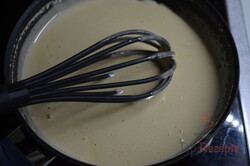 Zubereitung des Rezepts Einfache Honigtorte mit Saurer-Sahne-Creme, schritt 2