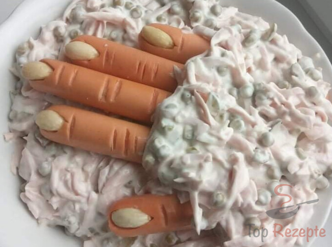 Rezept Mayonnaise-Wurstsalat für eine Halloween-Party