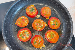 Zubereitung des Rezepts Leckeres Frühstück mit Tomaten und Ei - einfach genial!, schritt 3