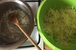 Zubereitung des Rezepts Die besten Zucchini-Pogatschen, schritt 4