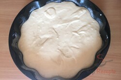 Einfacher Pflaumenkuchen mit Streuseln - ein Tassenrezept, schritt 2