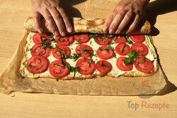 Zubereitung des Rezepts Zucchini-Rolle mit Tomaten und Knoblauch, schritt 5