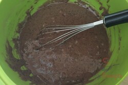 Saftiger Nesquik-Kakaokuchen - ein Tassenrezept, schritt 3
