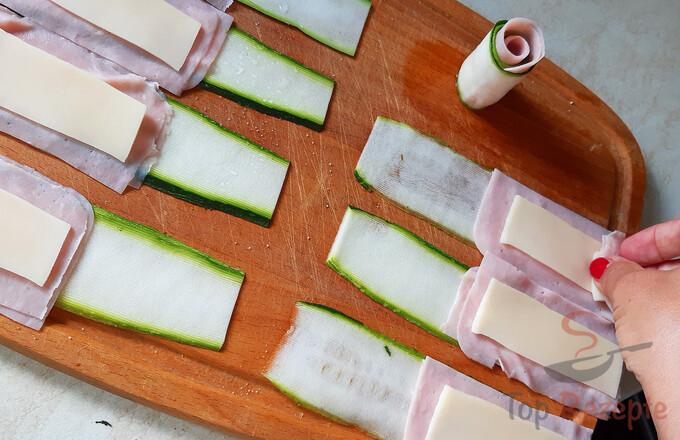 Rezept Gebratene Zucchini-Röllchen mit Schinken und Käse