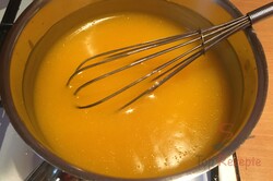 Zubereitung des Rezepts Fruchtige Mandarinen-Schnitten mit Saure-Sahne-Creme und Gelee, schritt 8