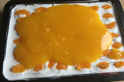 Zubereitung des Rezepts Fruchtige Mandarinen-Schnitten mit Saure-Sahne-Creme und Gelee, schritt 9