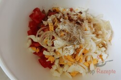Zubereitung des Rezepts Erfrischender Salat mit Hähnchenstreifen, Ei und einer traumhaften Marinade, schritt 2