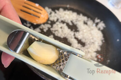 Zubereitung des Rezepts Zucchini-Käse-Aufstrich mit Knoblauch, schritt 1